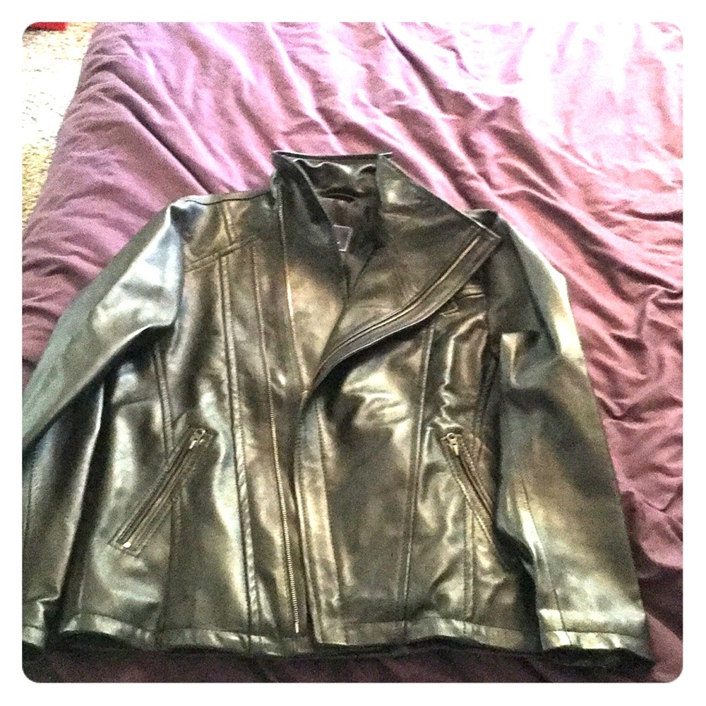 New men’s black genuine leather jacket.